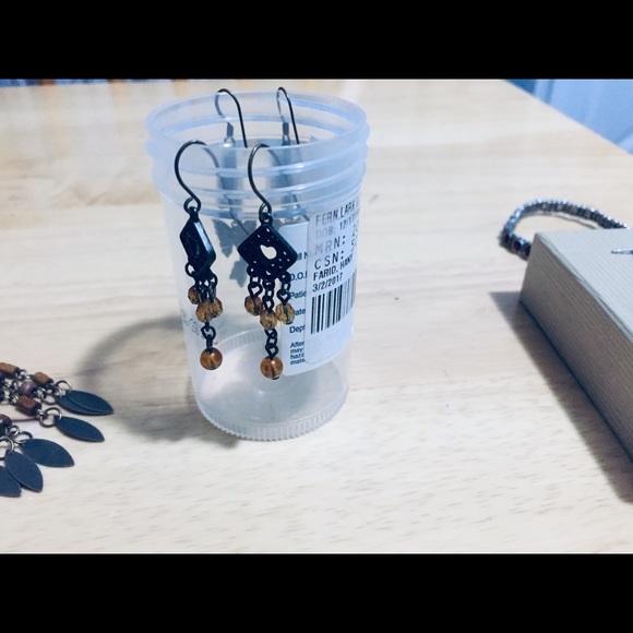 Pierced Earrings Necklace/ Bracelets - Picture 6 of 7